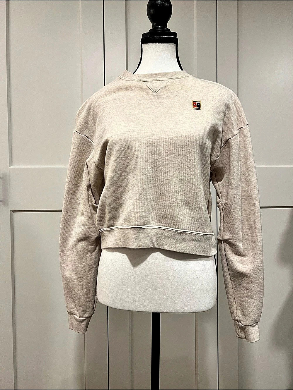 Nike Court Cropped Crewneck Sweatshirt in Cream Size Small